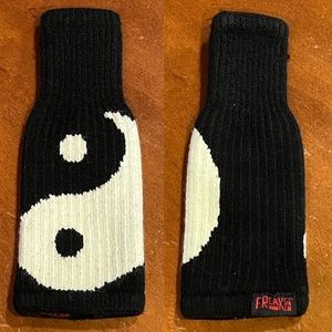 3/$30 Freaker USA Yin/Yang ☯️ drink insulator sweater